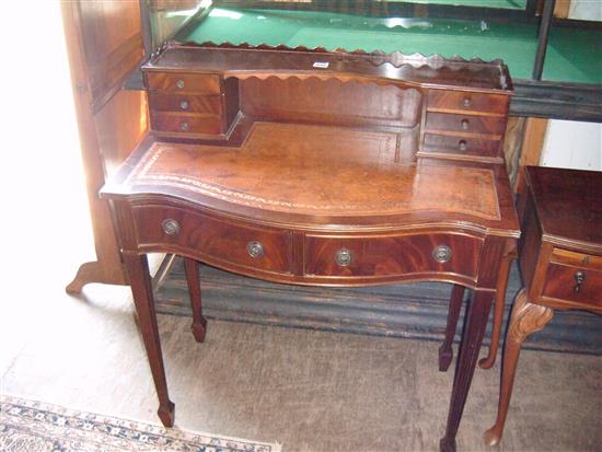 Mahogany serpentine fronted writing table(-)